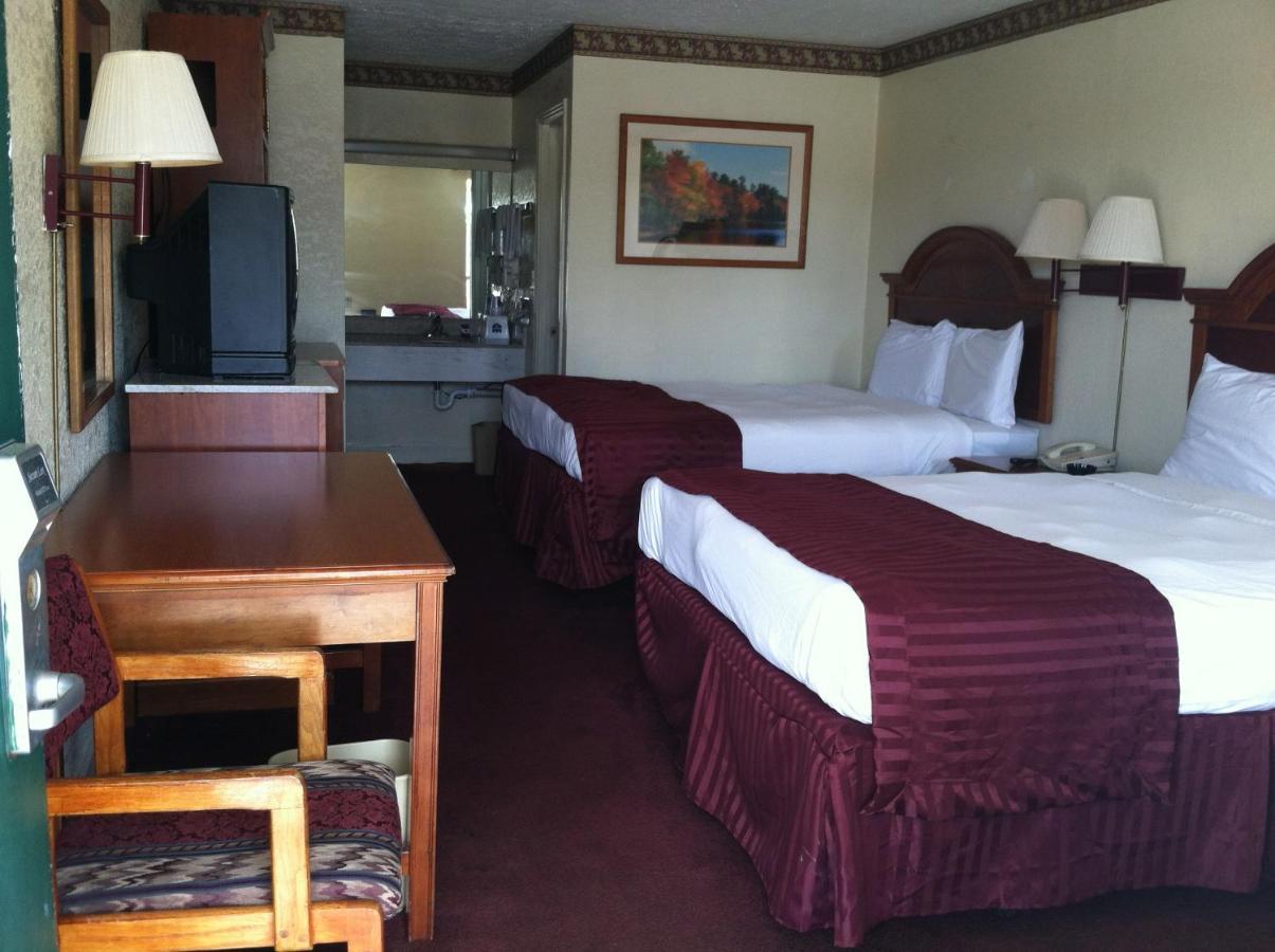 Knights Inn Hurricane Mills Extérieur photo