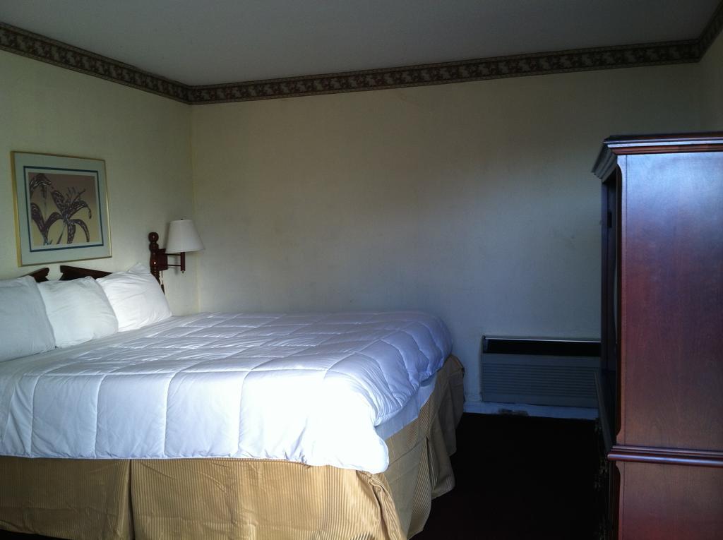 Knights Inn Hurricane Mills Extérieur photo
