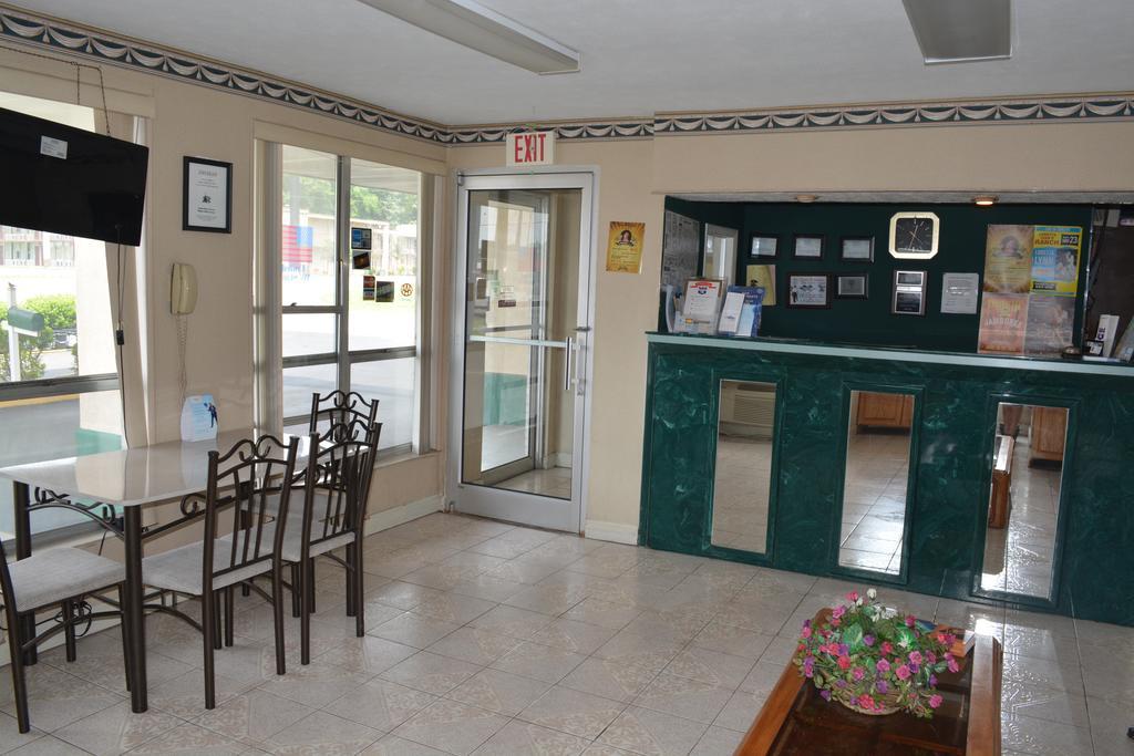 Knights Inn Hurricane Mills Extérieur photo