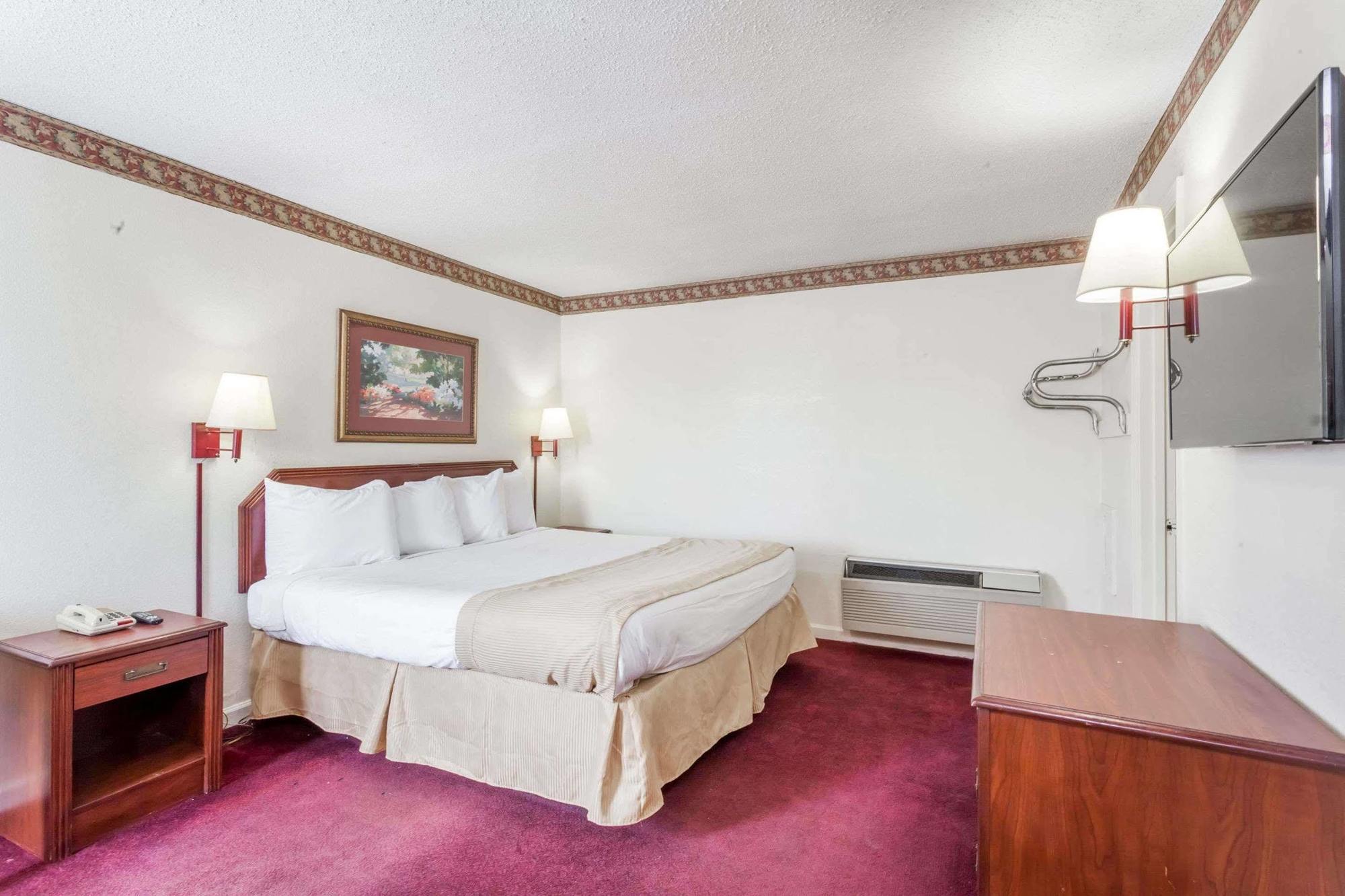 Knights Inn Hurricane Mills Extérieur photo